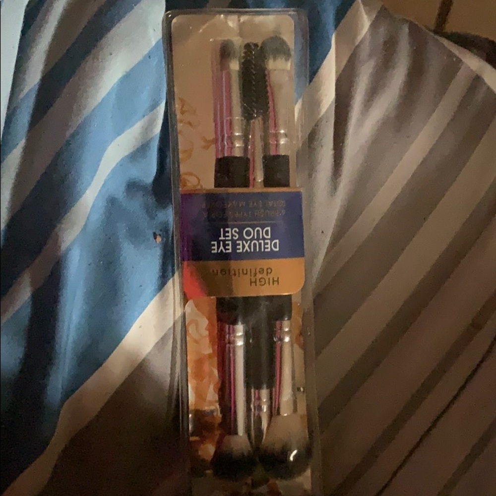 Makeup brushes